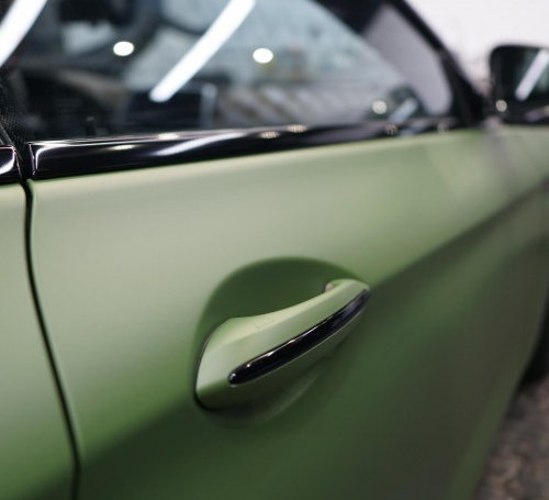 Убрать подтеки лака на авто после покраски в детейлинг центре SA CarLounge в Москве