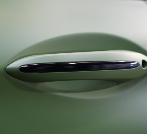 Убрать подтеки лака на авто после покраски в детейлинг центре SA CarLounge в Москве