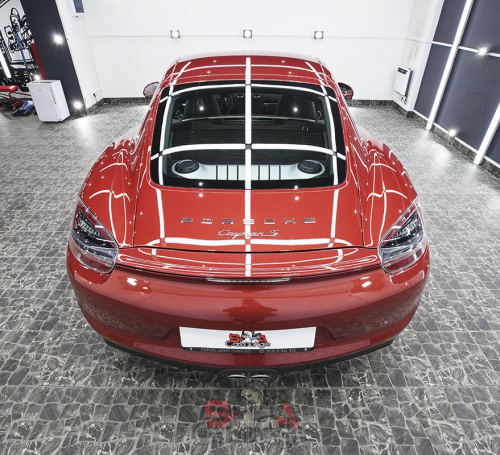 Покраска крыши авто в детейлинг центре SA CarLounge в Москве