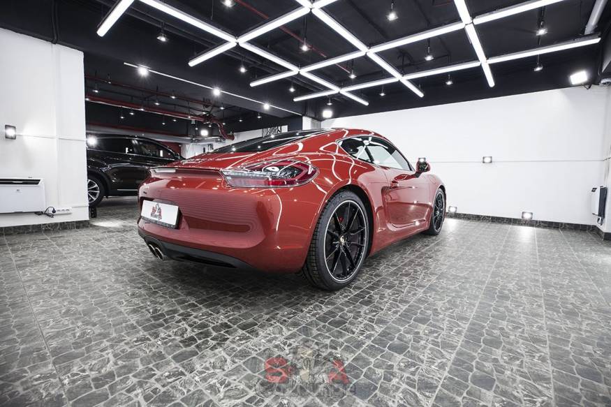 Локальная полировка царапин в детейлинг центре SA CarLounge в Москве