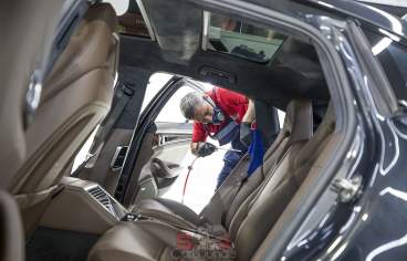 Подробнее на странице: Химчистка кожаного салона автомобиля в Москве