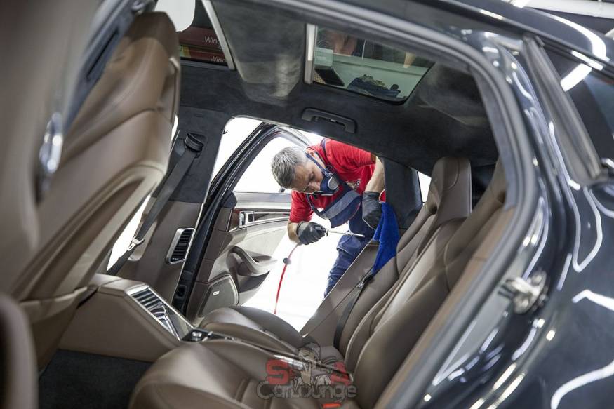 Химическая чистка кожаного салона автомобиля | Цены на профессиональную химчистку кожи для авто в Москве