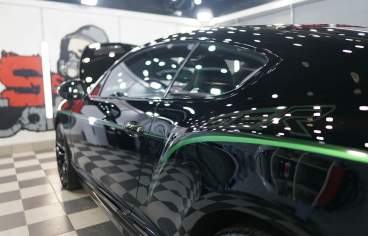 Подробнее на странице: Оклейка крыши авто черной пленкой