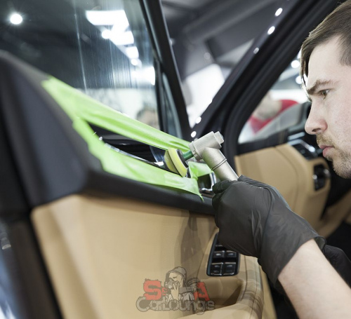 Замена двери авто в детейлинг центре SA CarLounge в Москве