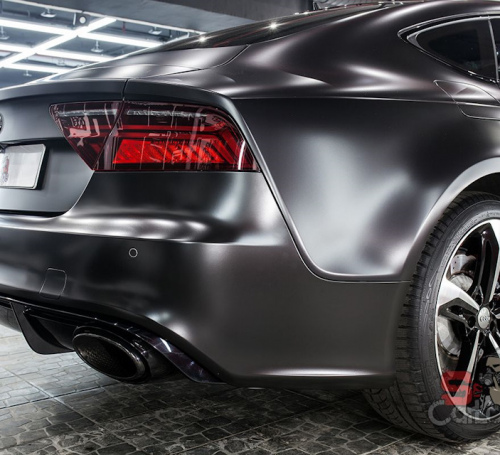 Покраска крыла автомобиля в детейлинг центре SA CarLounge в Москве