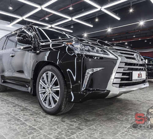 Покраска крыла автомобиля в детейлинг центре SA CarLounge в Москве