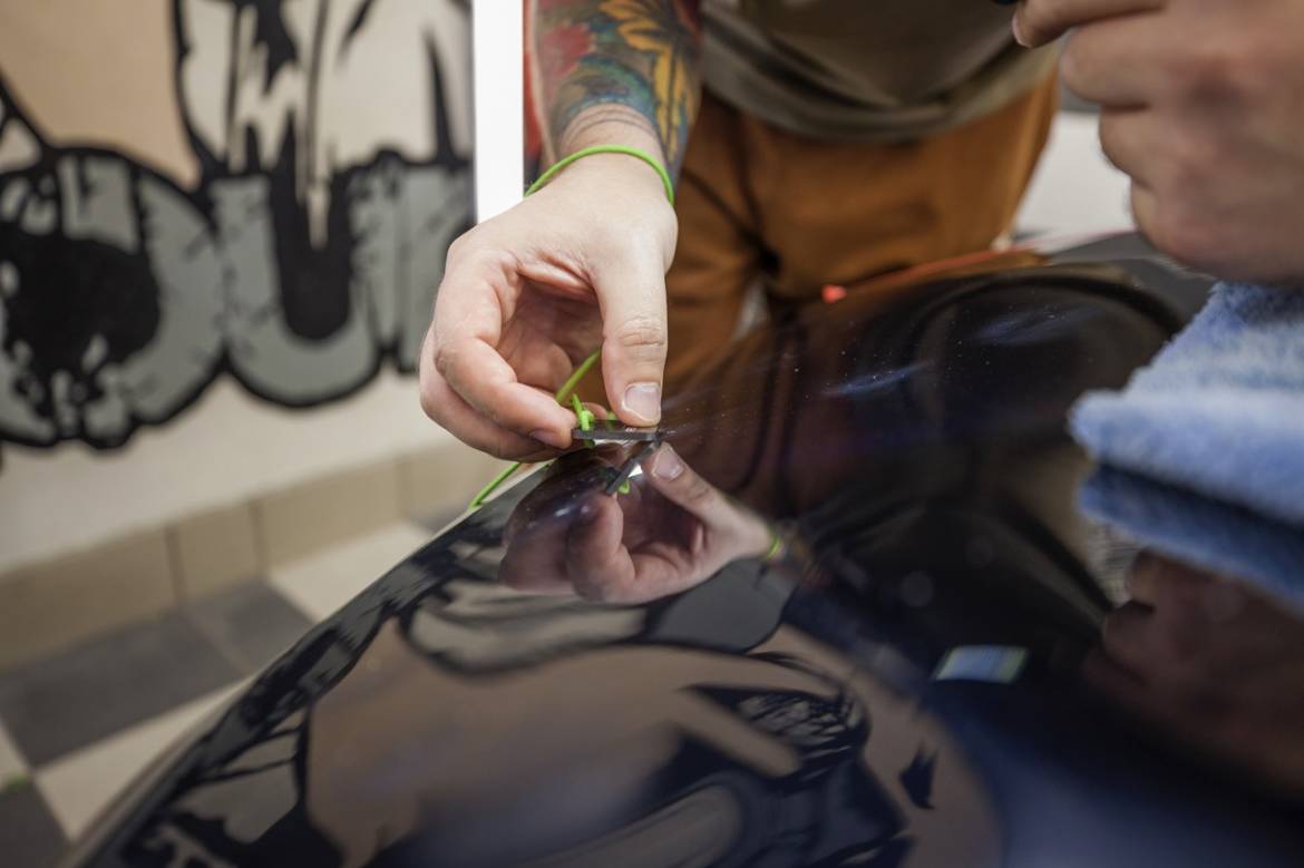 Ремонт сколов на кузове автомобиля в детейлинг центре SA CarLounge