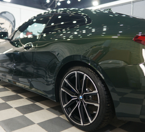 Замена крыла в детейлинг центре SA CarLounge в Москве