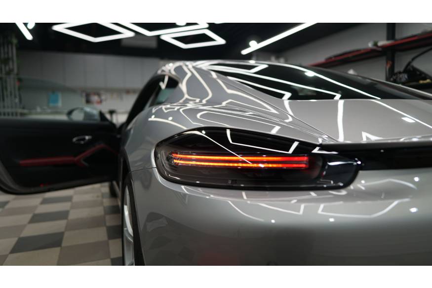 Замена задней двери в детейлинг центре SA CarLounge в Москве