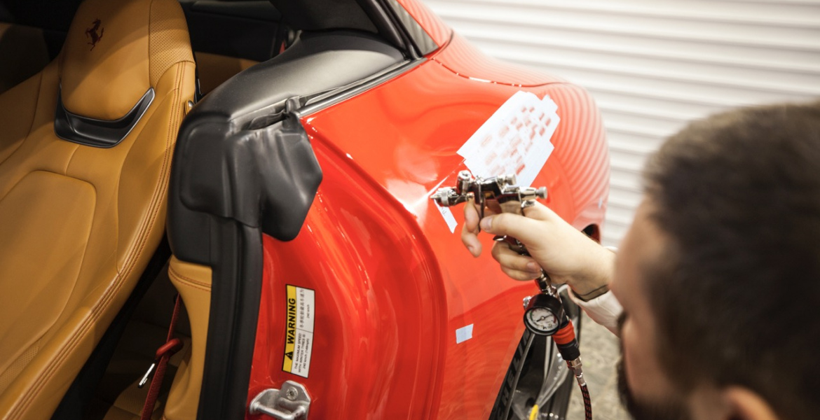 Обучение ремонту сколов в детейлинг центре SA CarLounge в Москве