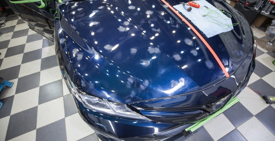 Обучение ремонту сколов в детейлинг центре SA CarLounge в Москве