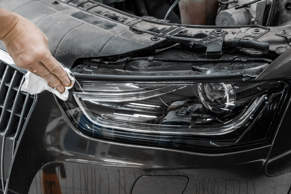 Защита и улучшение автомобиля: бронирование фар для безопасности и эстетической привлекательности