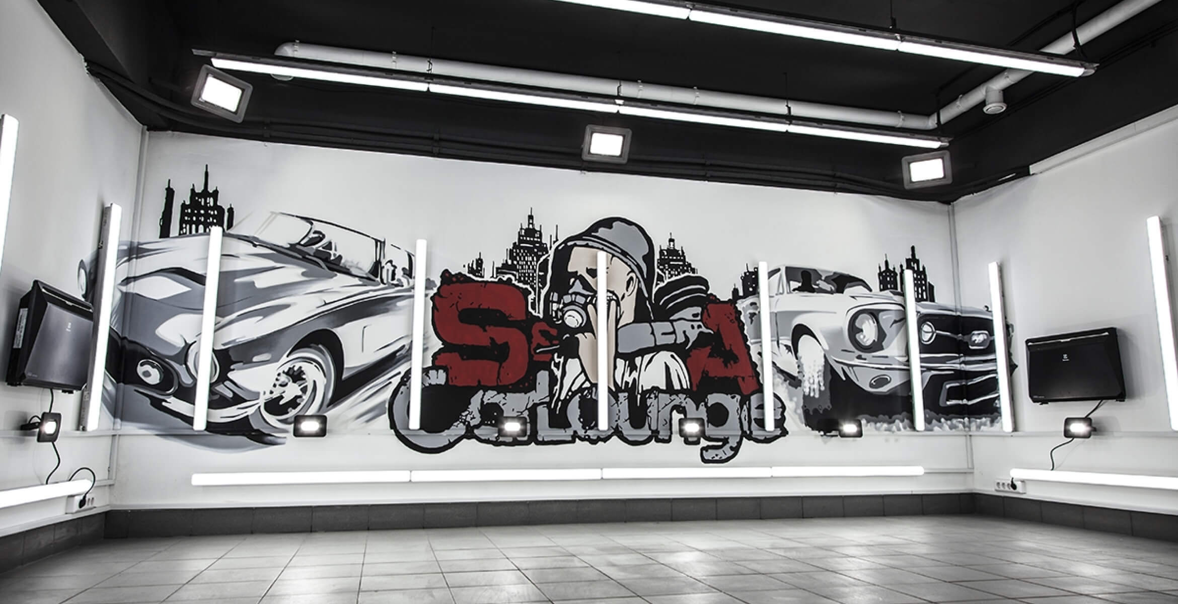 Detailing garage. Sacarlounge детейлинг-центр. Роспись стен в гараже. Граффити в интерьере. Интерьер гаража.