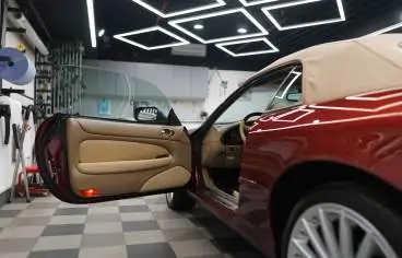 Подробнее на странице: Перетяжка крыши салона автомобиля
