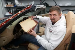 Перетяжка потолка авто