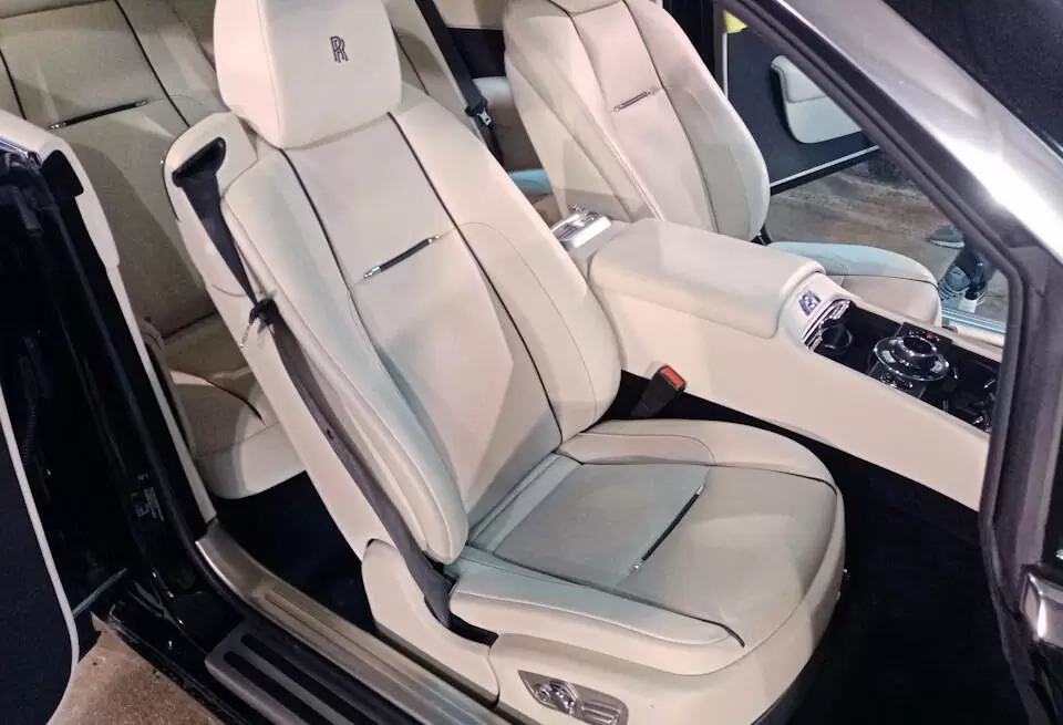 Перешить салон кожей в детейлинг центре SA CarLounge в Москве